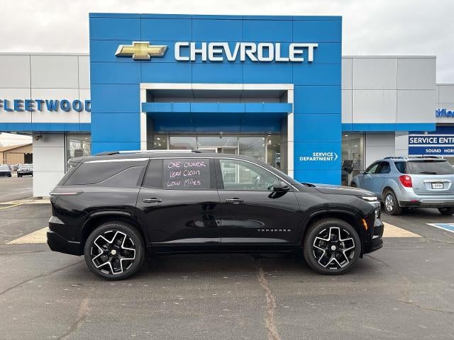 2025 Chevrolet Traverse High Country in Mosaic Black Metallic — front three-quarter view