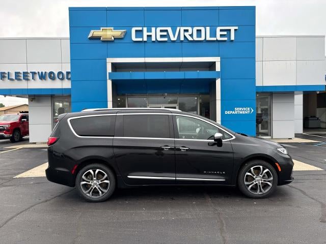 2023 Chrysler Pacifica Pinnacle in Black — front three-quarter view